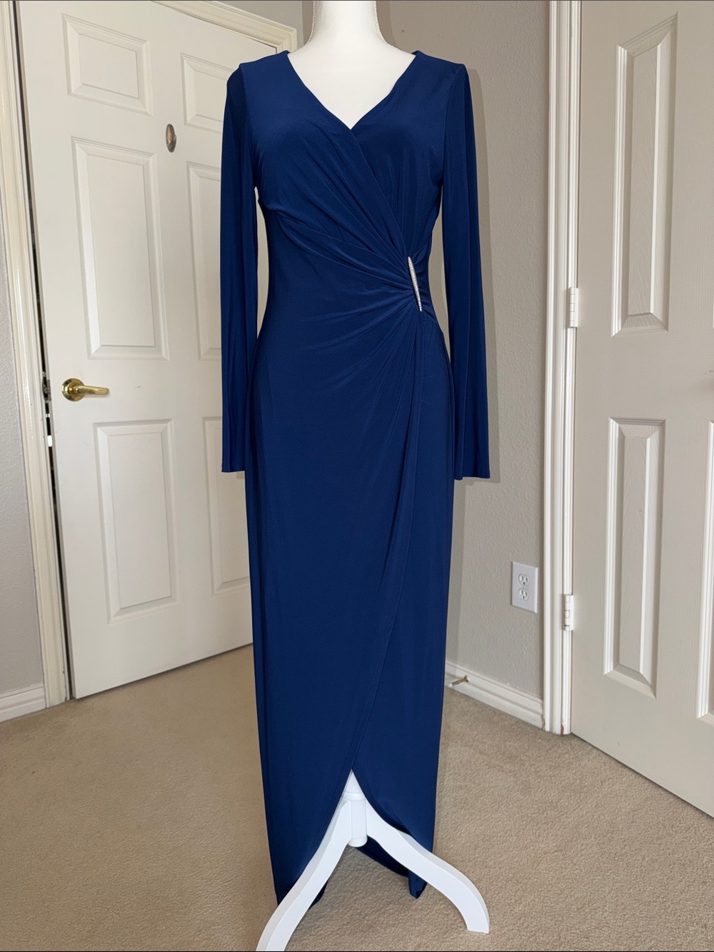Lauren Ralph Lauren Navy Long-Sleeve Ruched V-Neck Gown